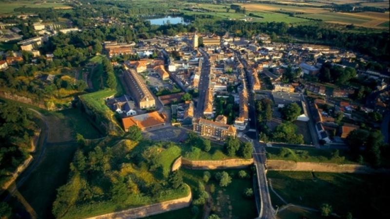 Le Gite Des Geants Le Quesnoy  エクステリア 写真
